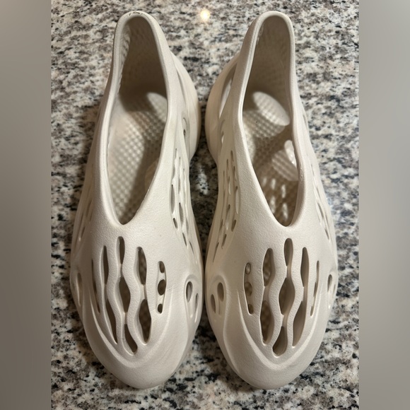 YEEZY Foam RNNR - Picture 5 of 9